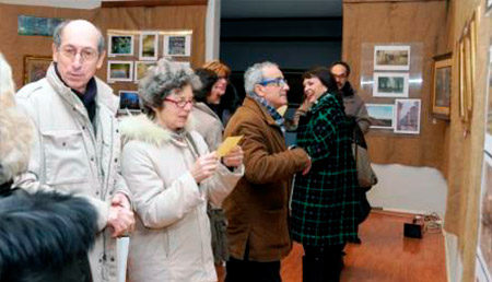 Pubblico mostra interattiva acqua non mare